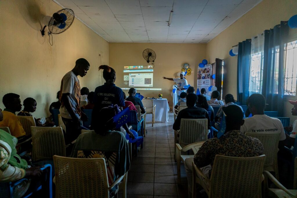 Session 14 du EYES Virtual Exchange en direct avec les huit pays